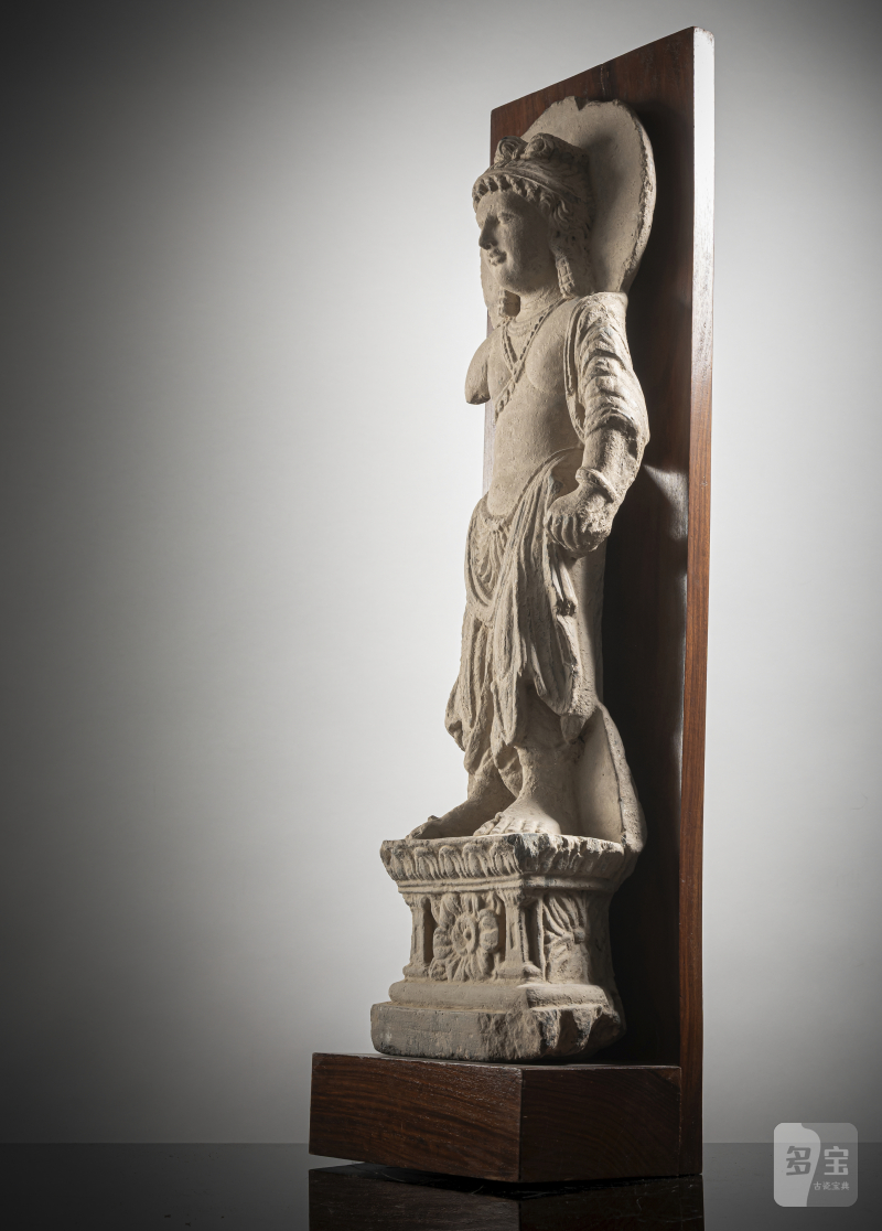 A FINE GREY SCHIST FIGURE OF A BODHISATTVA - 图3